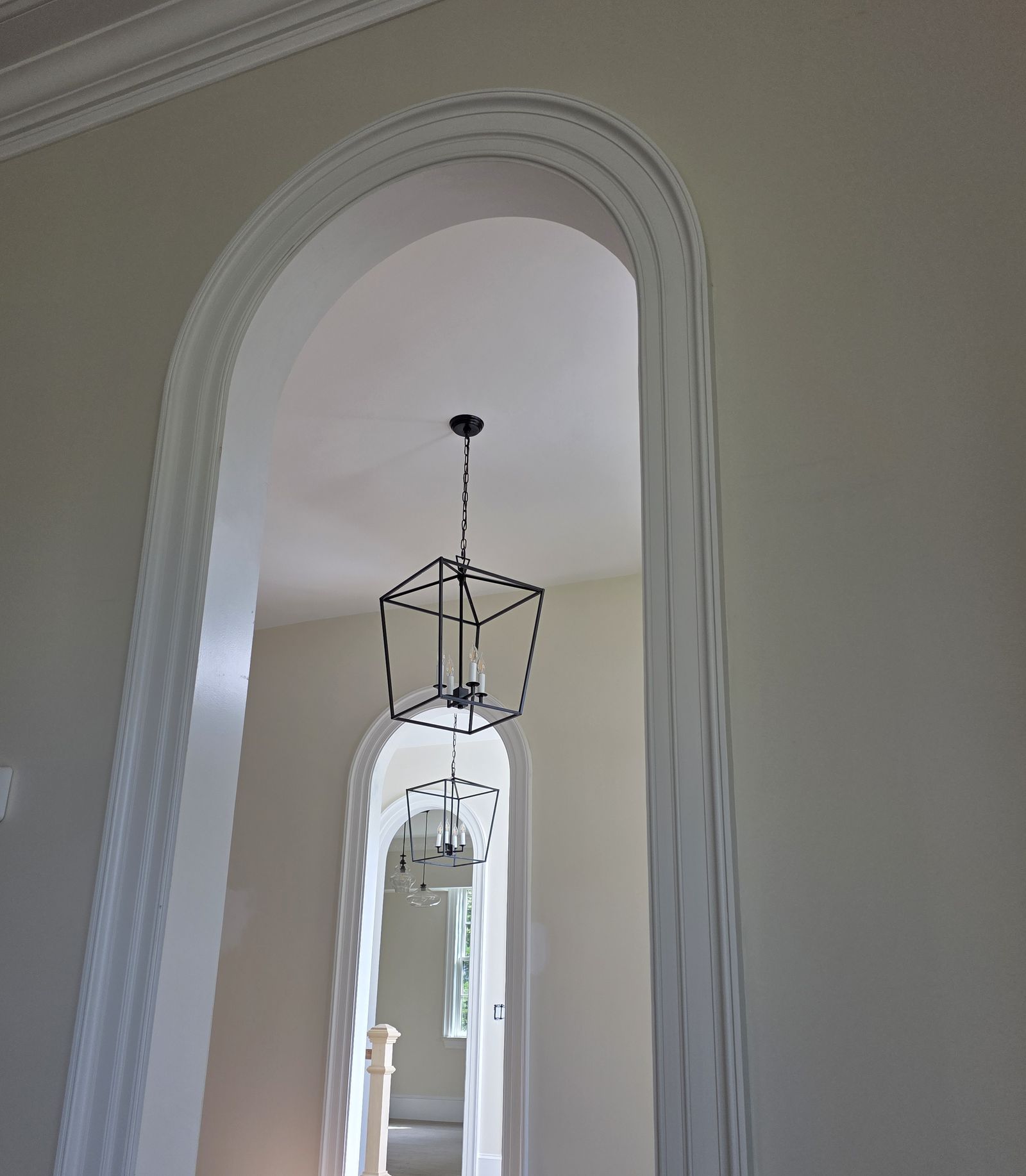 Arched openings with lantern pendants