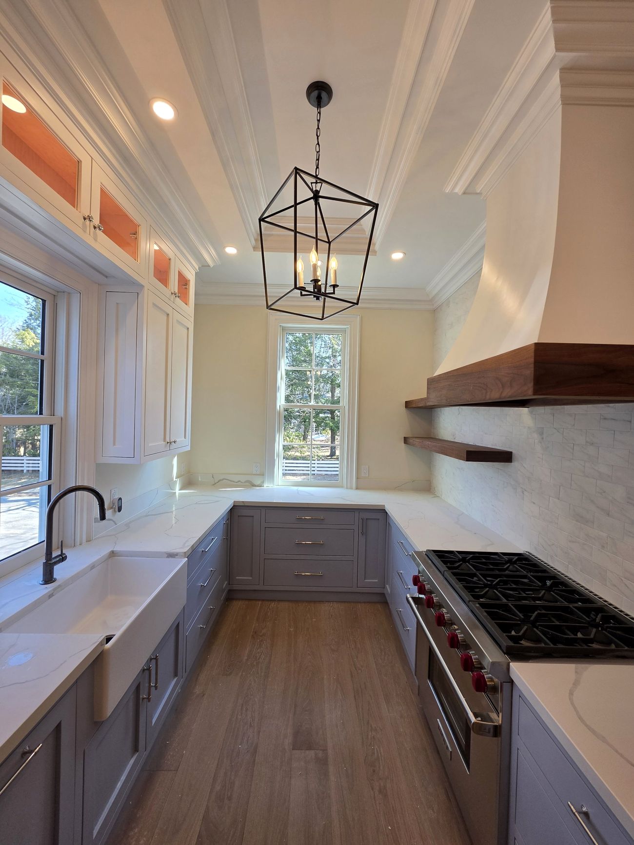 U-shaped inset kitchen with farmhouse sink